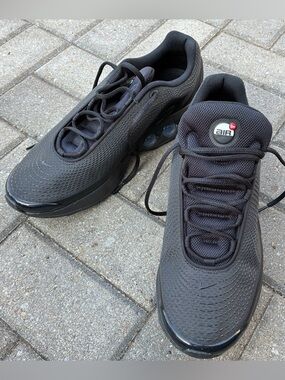 Men's Nike AirMax DN Black Running Sneakers Size 12